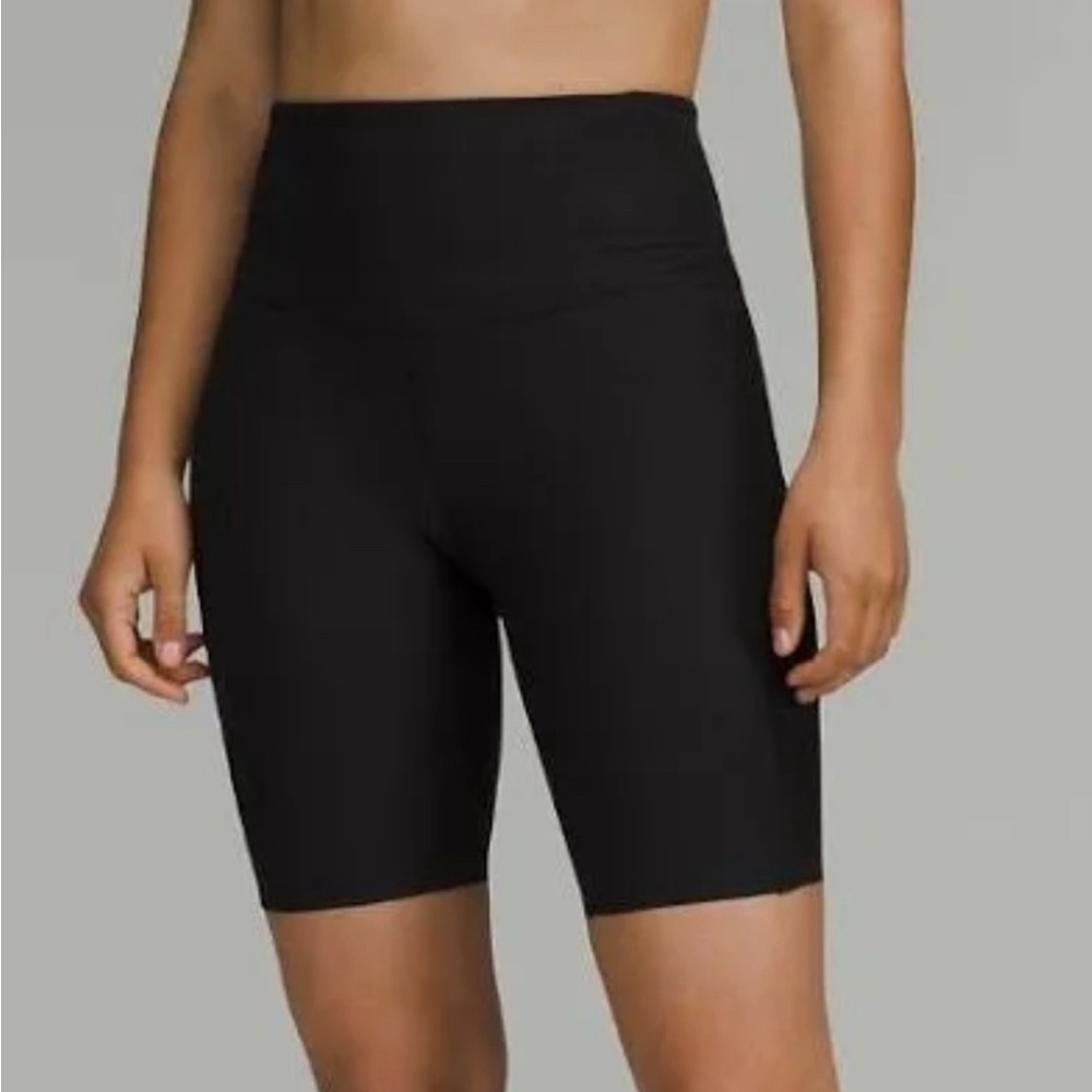 NWT Lululemon “base pace HR short 6” ribbed” biker short size 6